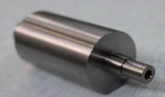 這位師傅用車床加工鈦合金,實現(xiàn)了只有磨床才能達到的精度